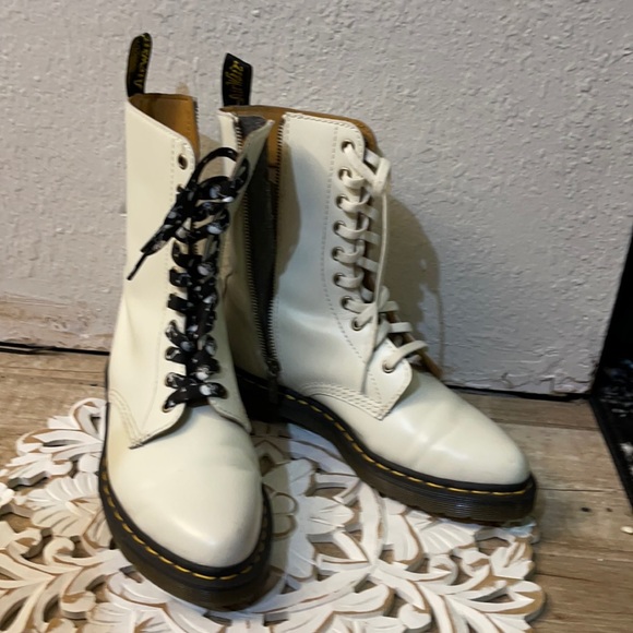 Shoes - Vintage Dr Martens size 8